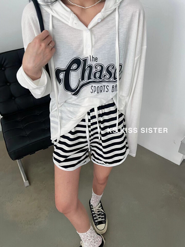 [KS] white letters versatile sunscreen shirt long sleeved top + striped casual Shorts Set 22180 \cqw