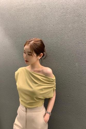 Korean chic summer new French design diagonal shoulder collarbone exposed T-shirt feminine slim top