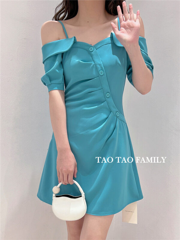 [Taotao family] off shoulder, pure style, diagonal button, Pleated Dress 3670 \lwy