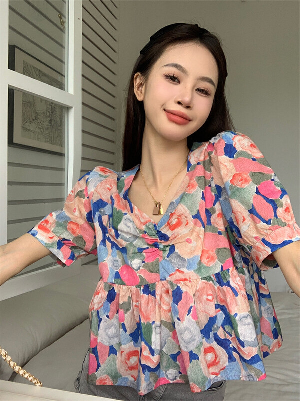 [dolly] French design, floral and gentle V-neck shirt 2047 \pcz