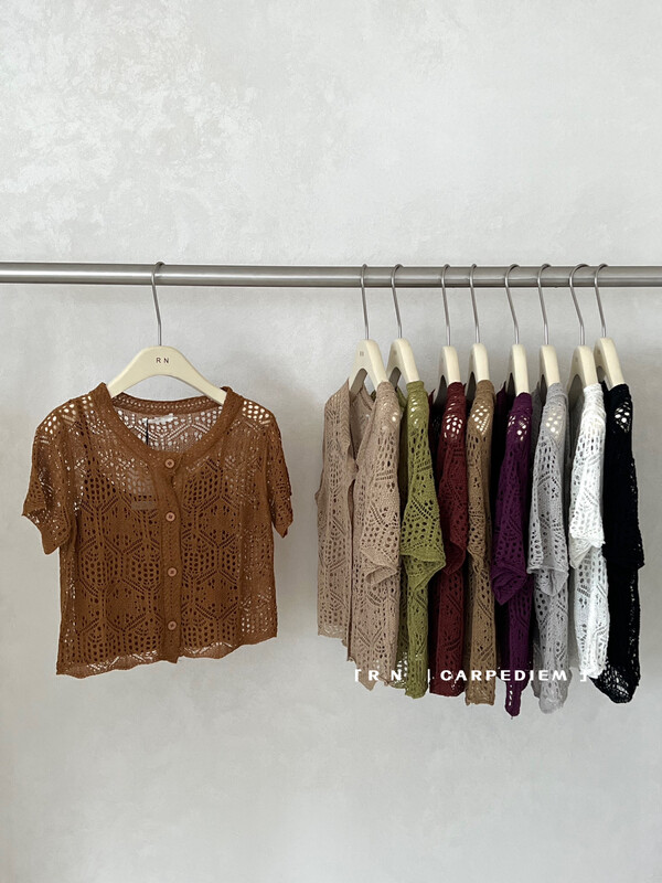 [R n] Korean round neck hollowed out short sleeve knitted cardigan + solid color suspender set 81556# ll
