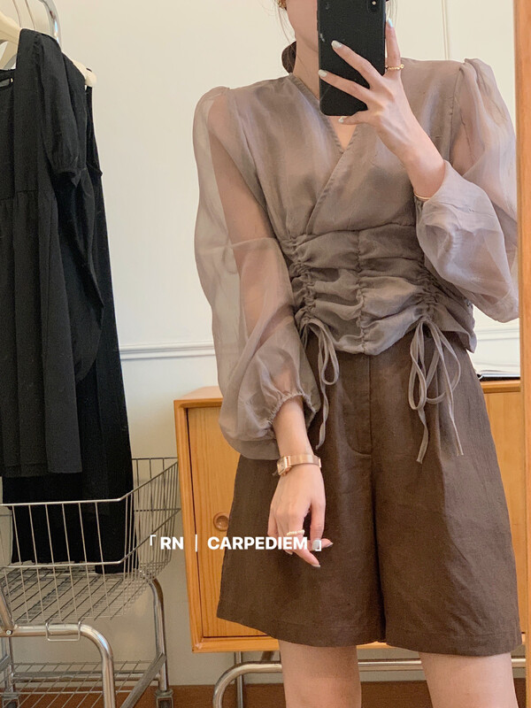 [R n] Korean French V-neck hem pleated shirt 81501 \ll