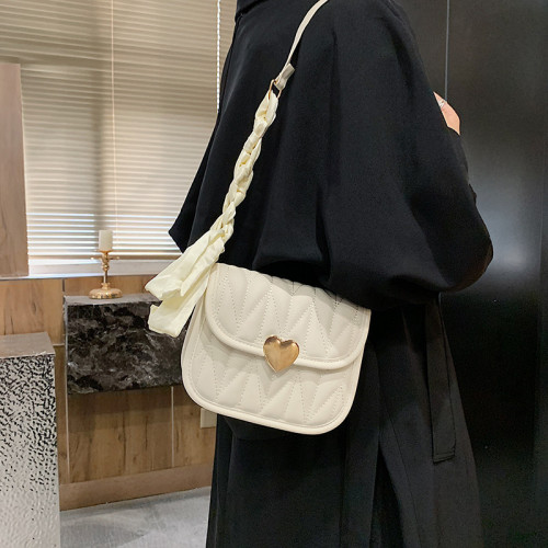 Casual messenger bag women's 2022 new fashion wrinkled chain portable bag fashion simple net red shoulder bag