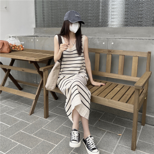 Real price Korean knitted dress striped skirt looks tall and thin high waist skirt children