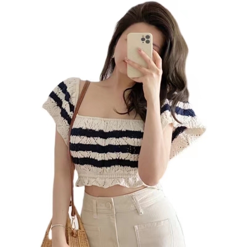 Girl Kaila ~ hollow square neck striped knitted T-shirt women's summer new design sense niche short sleeve short top