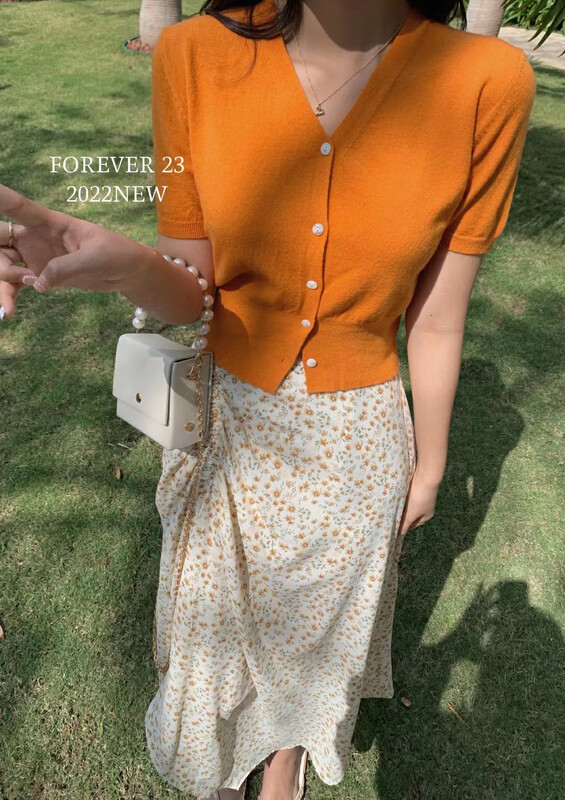 New year in early spring! [forever23] Korean version V-neck short sleeved knit shirt a2201# hjy