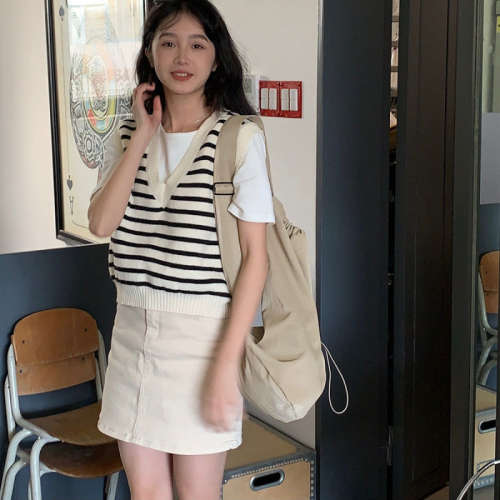 V-neck striped vest folded in early spring 2022 new female Korean casual commuting sleeveless top loose