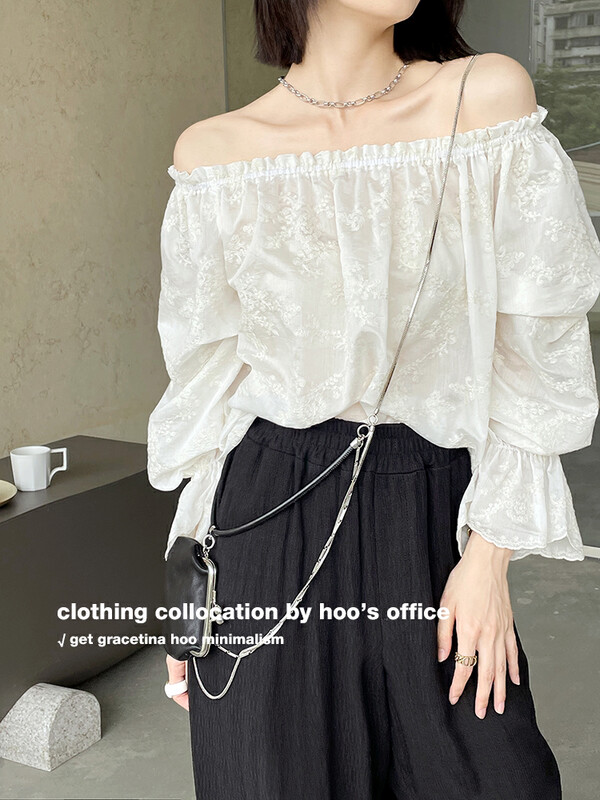 [gracetina Hoo] niche embroidered elastic one line collar shirt cs3250