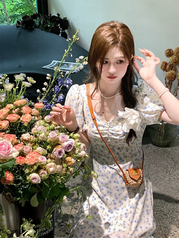 [come and see] French style small square collar blue floral design sense bubble sleeve side slit dress 1378# JJ