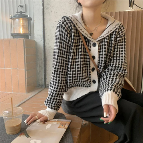 2022 spring and autumn new sweater coat women's design sense top college Japanese department baby collar small knitted cardigan