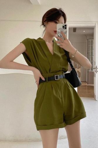 Real shooting and real price new summer fashion V-neck sleeveless loose hanging chiffon shirt + two-piece set of high waist and wide leg shorts