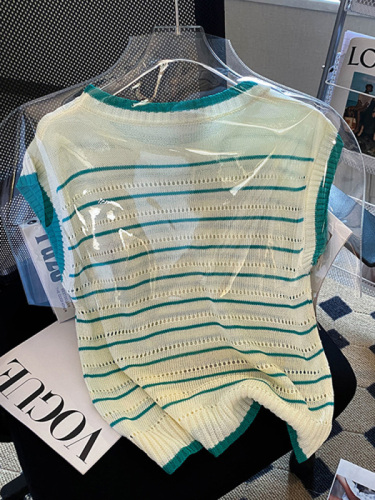 Striped short sleeveless T-shirt women's fashion 2022 summer new spice girls hollow out knitted vest wearing contrast color top
