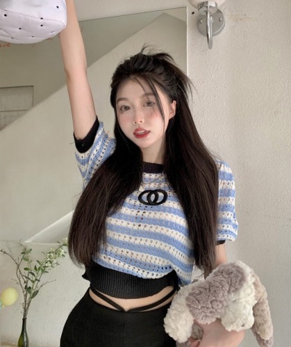 Sweet and spicy Pink Striped hollow out knitted T-shirt for women 2022 summer new style bubble sleeve short short sleeve straight shoulder top