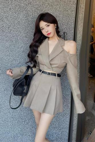 Real price real shot early autumn fried street off shoulder sleeve sexy slim fit short suit high waist pleated skirt gas suit