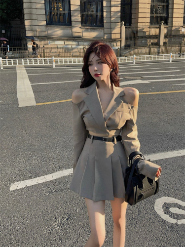Real price real shot early autumn fried street off shoulder sleeve sexy slim fit short suit high waist pleated skirt gas suit