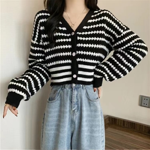 Chic sweet and spicy sweater autumn women's clothing 2022 new V-neck striped knitted cardigan short top