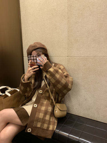 2022 spring and autumn style coffee color checkerboard sweater coat female Korean version loose V-neck single-breasted soft waxy cardigan