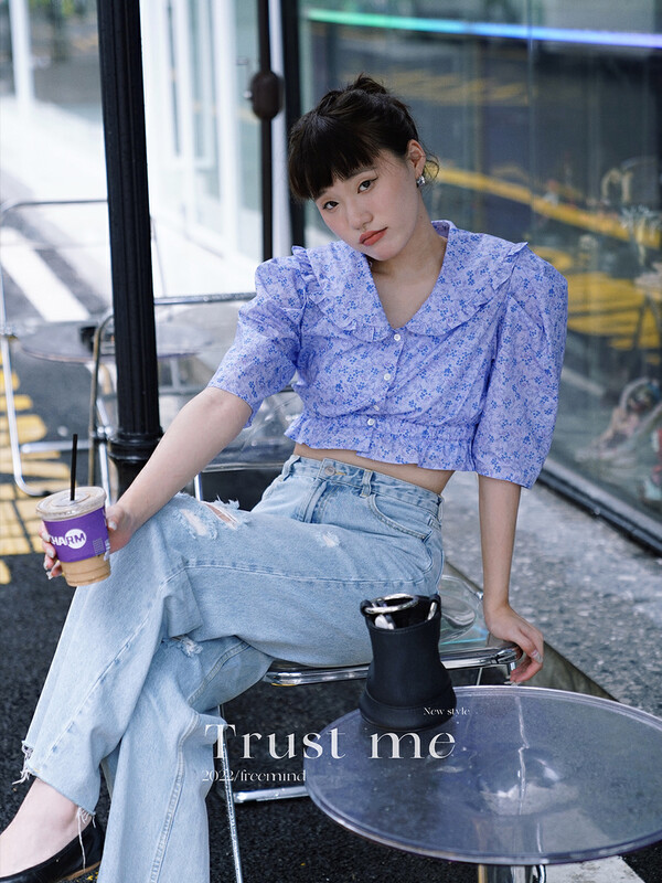 Original price 88.99! 【TRUSTME】Sweet floral doll collar shirt 68790