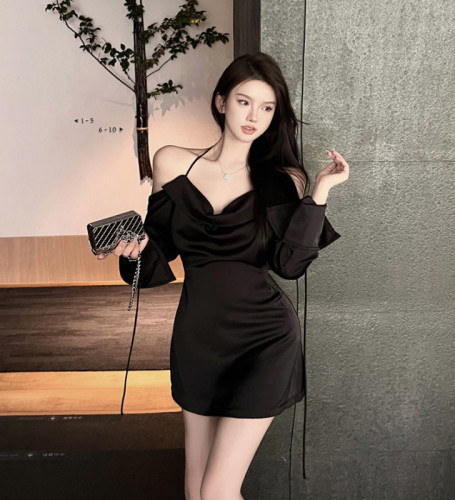 Net price real shot Pure desire halter dress high-end French retro a-word sexy stunning little black dress