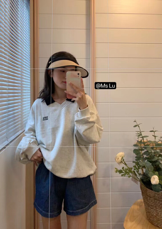 New in early autumn! [Xiaolujia] College style casual small embroidery contrast color v-neck sweater 80730# WTT