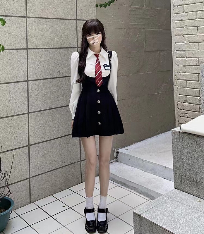 New in early autumn! [HH] Korean style all-match pleated shirt + college style suspender skirt suit (with tie + badge) 8669# LSL