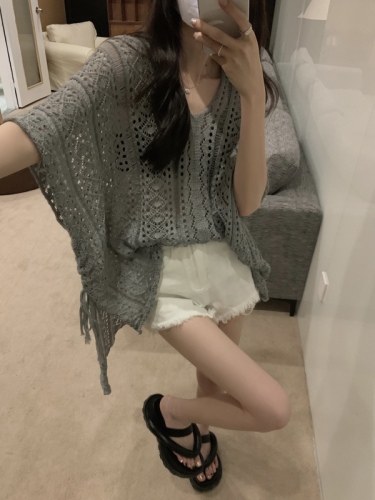Real auction real price early autumn Korean version hollow lace-up top knitted vest wool hollow blouse loose female