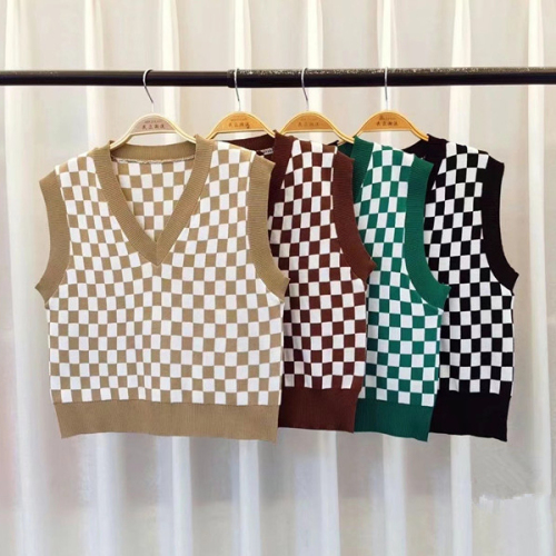 Plaid knitted vest women's spring and autumn design sense checkerboard V-neck layered sweater vest