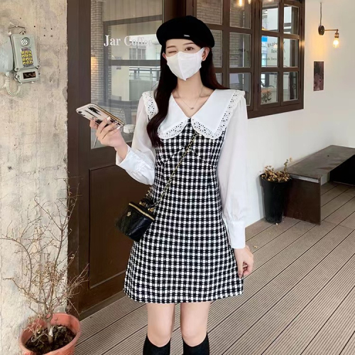 The original method has a zipper girly feeling bursting age-reducing stitching doll collar long-sleeved fake two-piece small dress