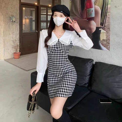 The original method has a zipper girly feeling bursting age-reducing stitching doll collar long-sleeved fake two-piece small dress