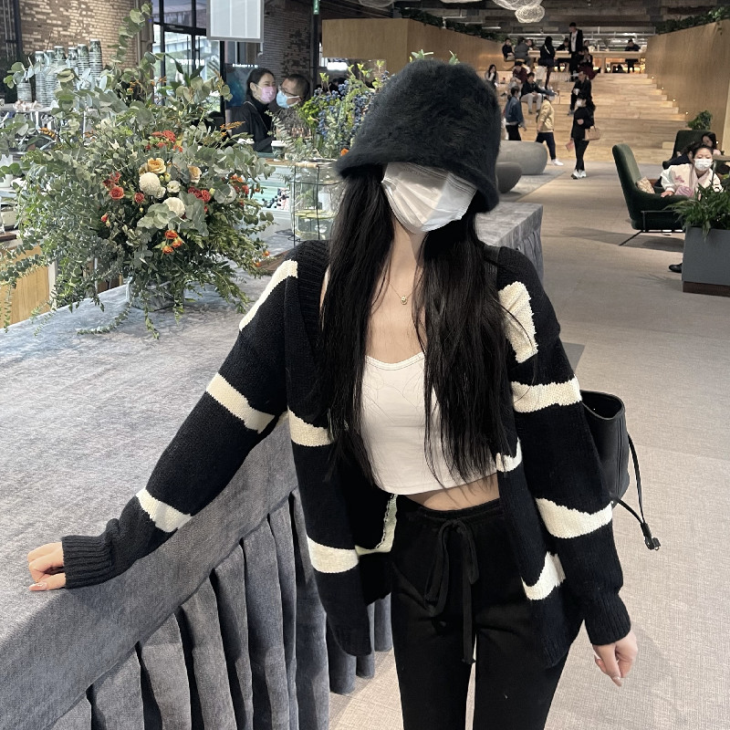 POET WONG Korean style irregular strip design texture sweater fine knitted cardigan autumn and winter new thick coat