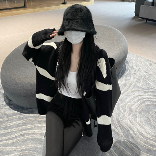 POET WONG Korean style irregular strip design texture sweater fine knitted cardigan autumn and winter new thick coat