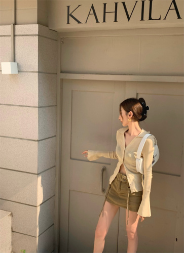 Real price, retro Korean version of knitted button cardigan + retro all-match tooling skirt