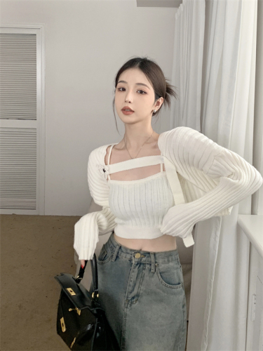 Real shooting real price early autumn new design sense bat sleeve short knitted cardigan camisole two-piece suit
