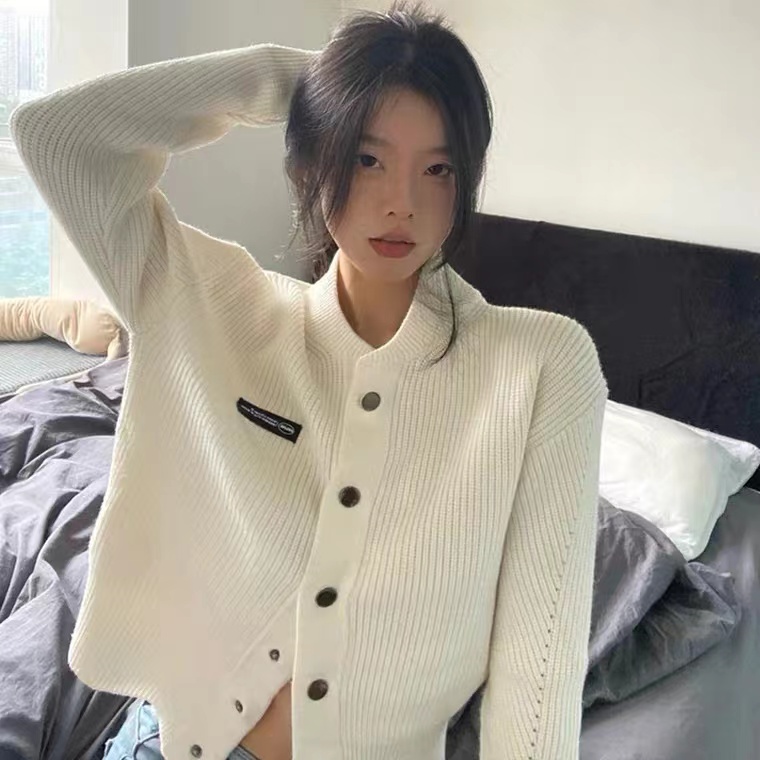 Sweater coat women's 2022 new early autumn niche fashion fried street knitted cardigan top trendy ins