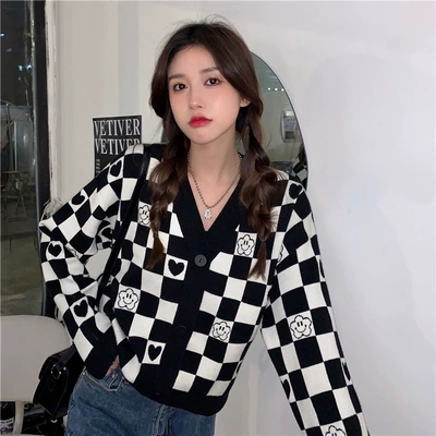 Korean version of the retro checkerboard V-neck sweater jacket autumn new design loose long-sleeved sweater women