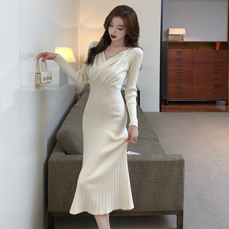 French retro pearl chain v-neck knitted dress women's autumn and winter gentle high waist bottoming skirt