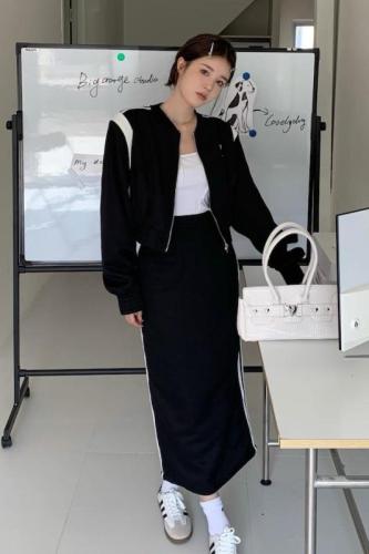 Real shooting real price Korean version of the slim fit long-sleeved contrasting sweater jacket + high-waisted slit bag hip skirt