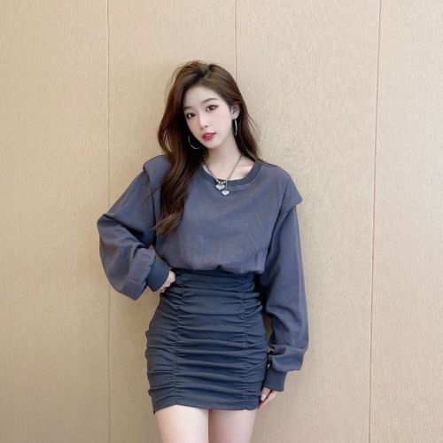 Small man wears the new Hong Kong-flavored new fake two-piece sweater wrap hip skirt early autumn temperament thin long-sleeved skirt