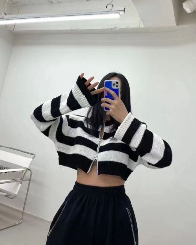 nob-P South Korea Dongdaemun 2022 autumn and winter women's new zipper stripe color matching short sweater women