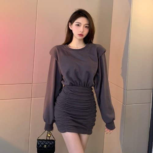 Small man wears the new Hong Kong-flavored new fake two-piece sweater wrap hip skirt early autumn temperament thin long-sleeved skirt