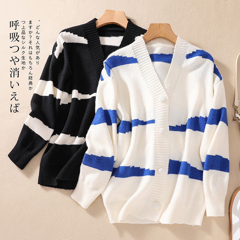 Real shot 2022 new autumn and winter casual open lining long-sleeved knitted sweater sweater large size women's clothing middle-aged women's high-end products