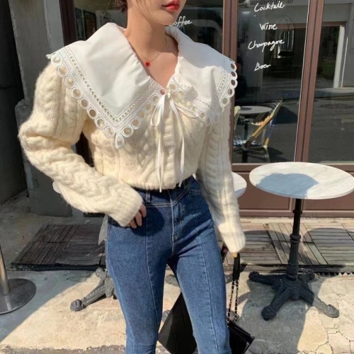South Korea's Dongdaemun 2022 autumn new fashionable high-end doll collar short buttoned long-sleeved sweater women's tide