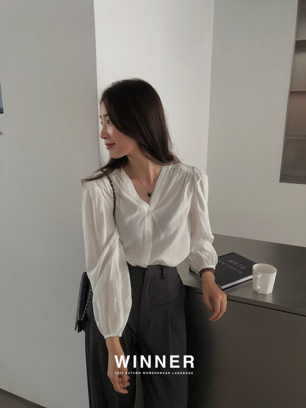 New in early autumn! [WINNER] Korean V-neck solid color shirt YS1-YS1-8829# LL