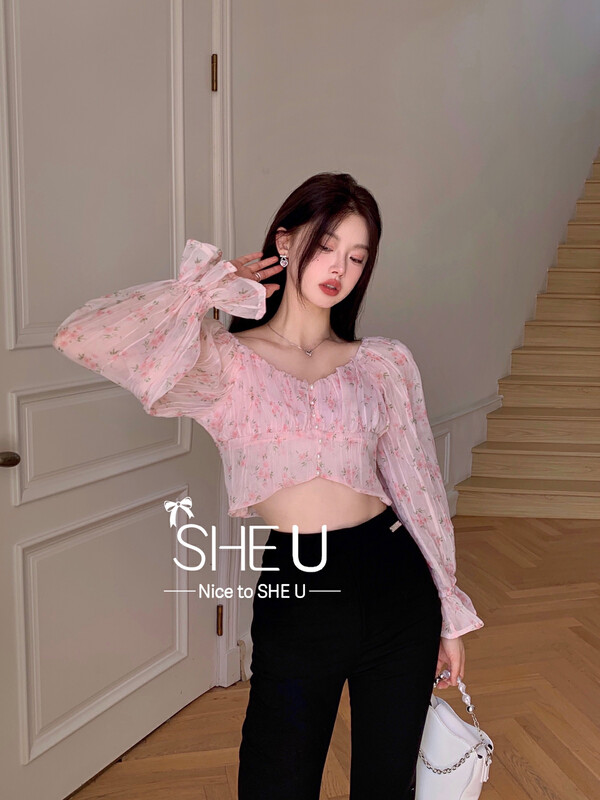 [SHE U] Ladylike Floral Square Collar Shirt 81038