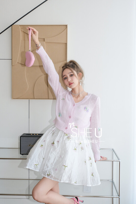 【SHE U】French elegant flower v-neck knitted cardigan 51063
