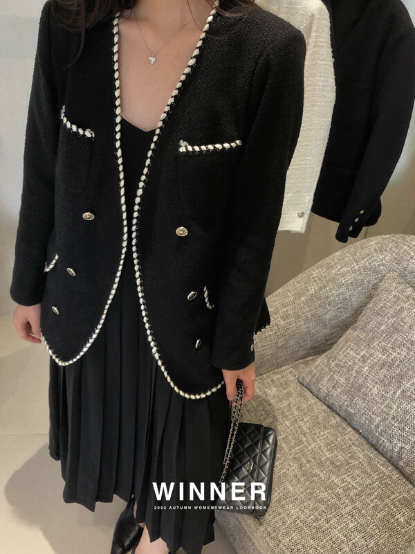 New in early autumn! [WINNER] Xiaoxiangfeng V-neck contrast color double-breasted short coat YS1-8830# LL