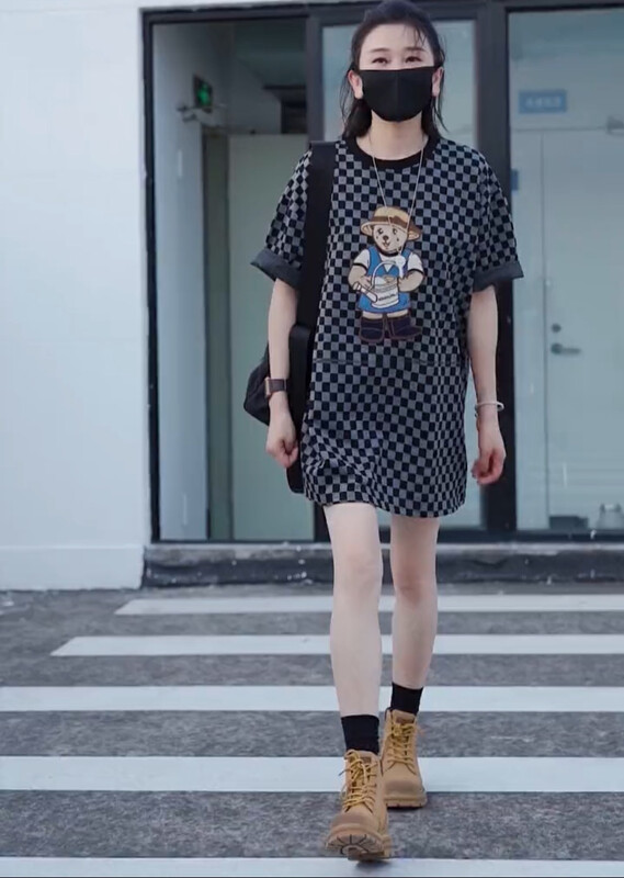 [Miss Xixi] Autumn new cartoon embroidery pattern plaid loose bottom missing short-sleeved T-shirt 1820# L