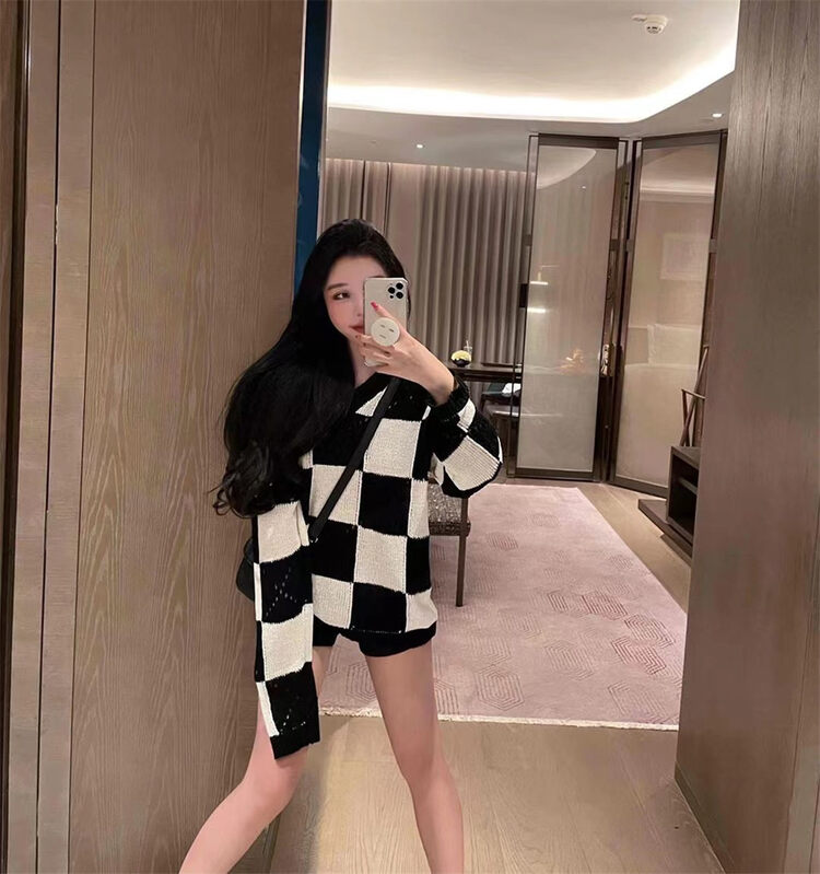 New in autumn! [Big C STUDIO] V-neck checkered loose warm sweater 9932# PCZ
