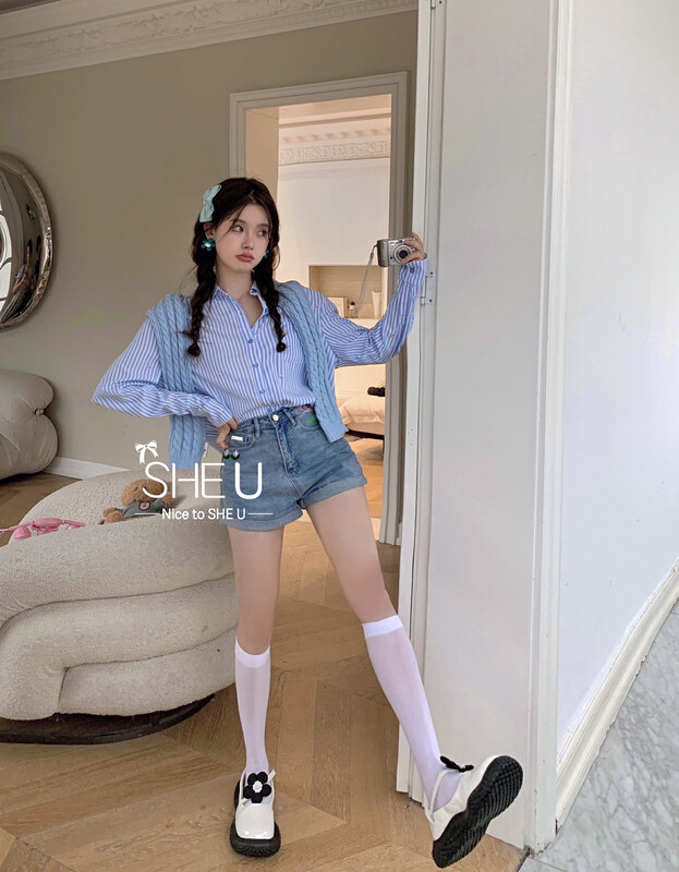 [SHE U] Design sense of all-match thin small flower denim shorts 51002
