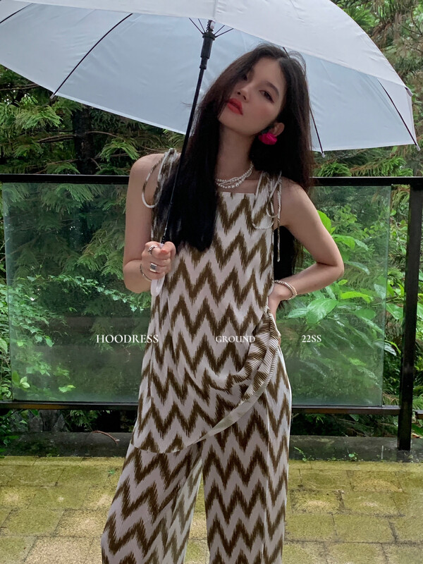 [Fire HOODRESS] Korean version of corrugated pleated suspenders + fungus edge high waist elastic casual pants suit 22246# JHY